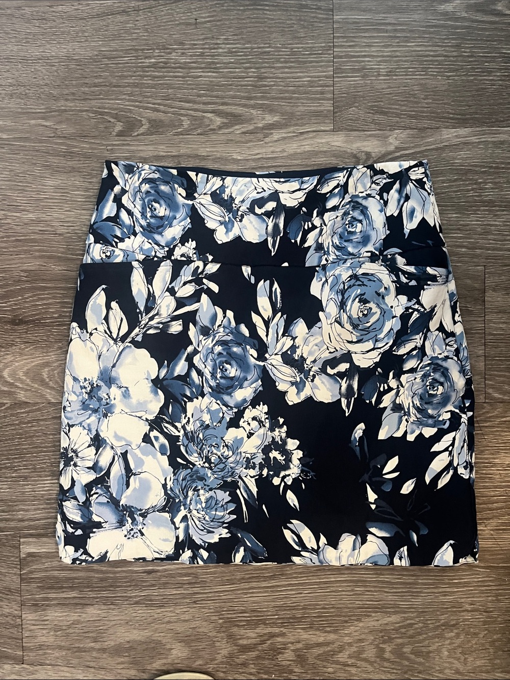 Floral Navy and White Women's SKORT sz S